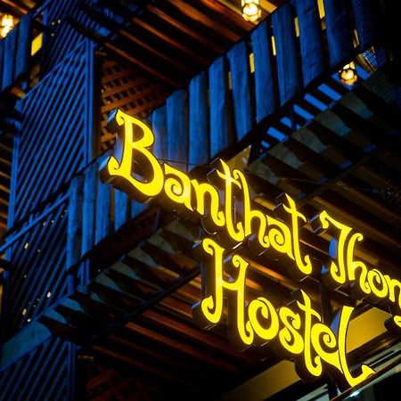 Banthat Thong Hostel Bangkok Luaran gambar