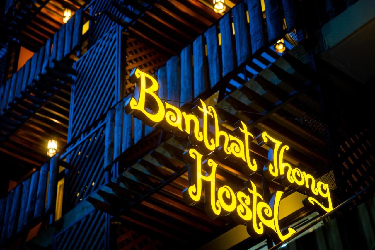 Banthat Thong Hostel Bangkok Luaran gambar