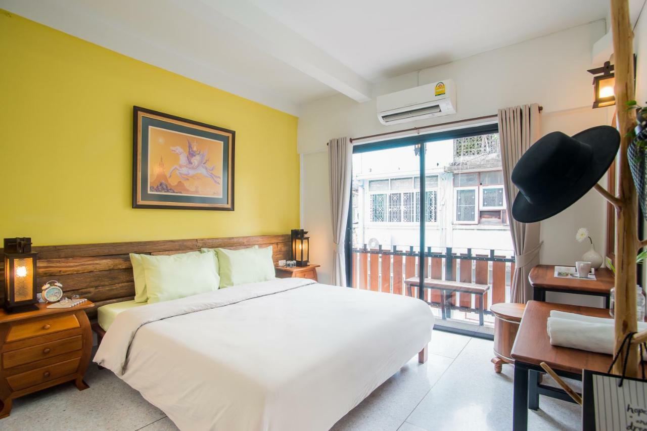 Banthat Thong Hostel Bangkok Luaran gambar